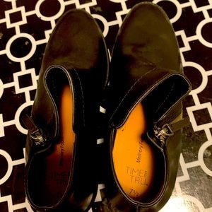 Leather low heel boots.  Only had for a few month’s.  Great condition.